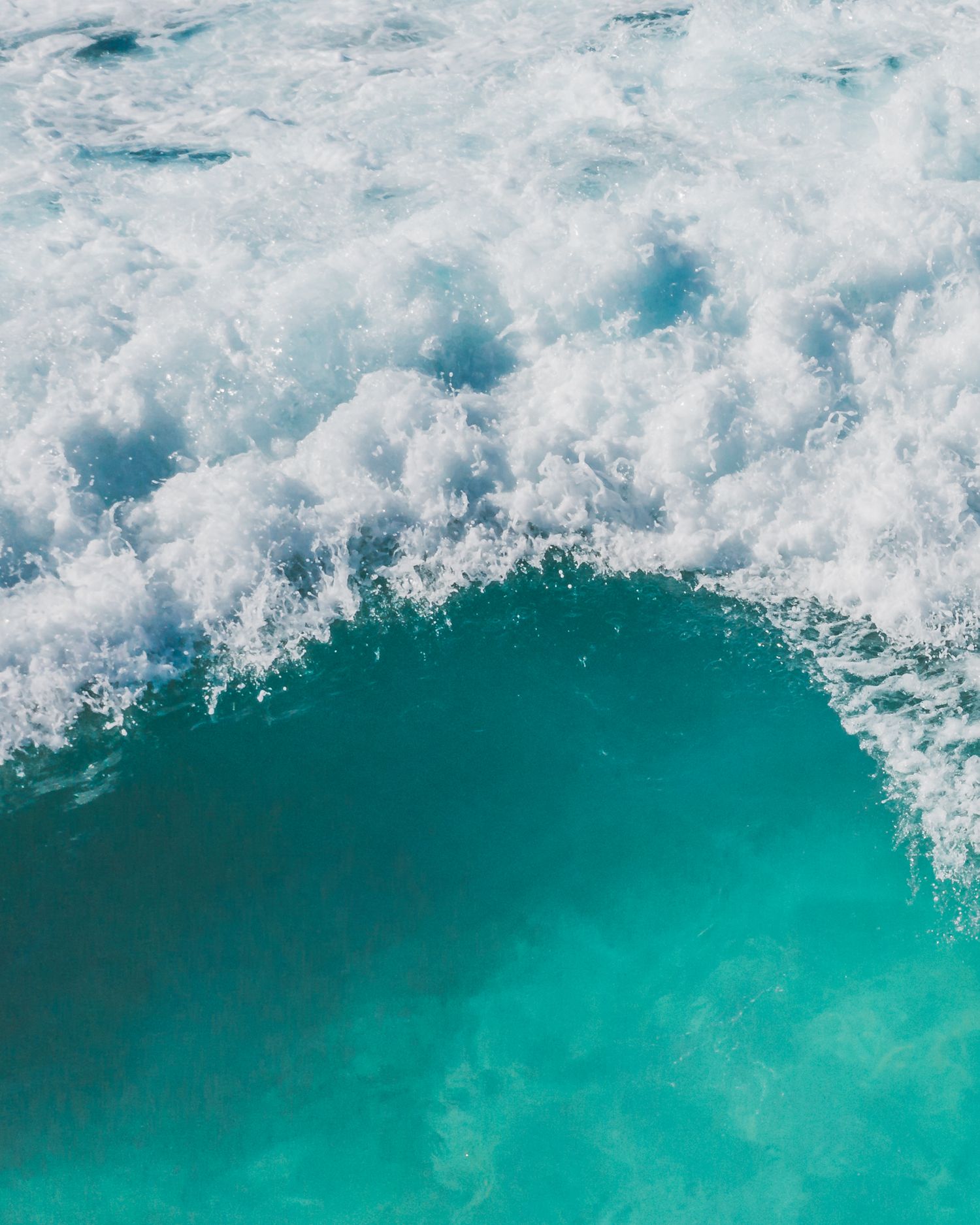 Close-up of a breaking wave throwing spray